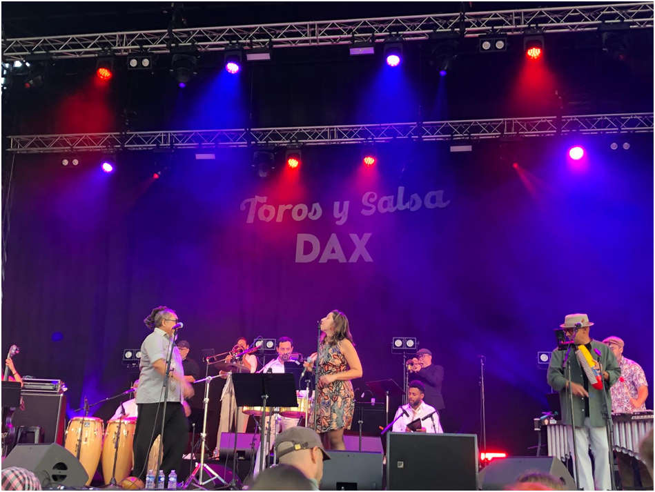 Papá Orbe et le Boogaloo Syndicate sur scène à Toros y Salsa 2026